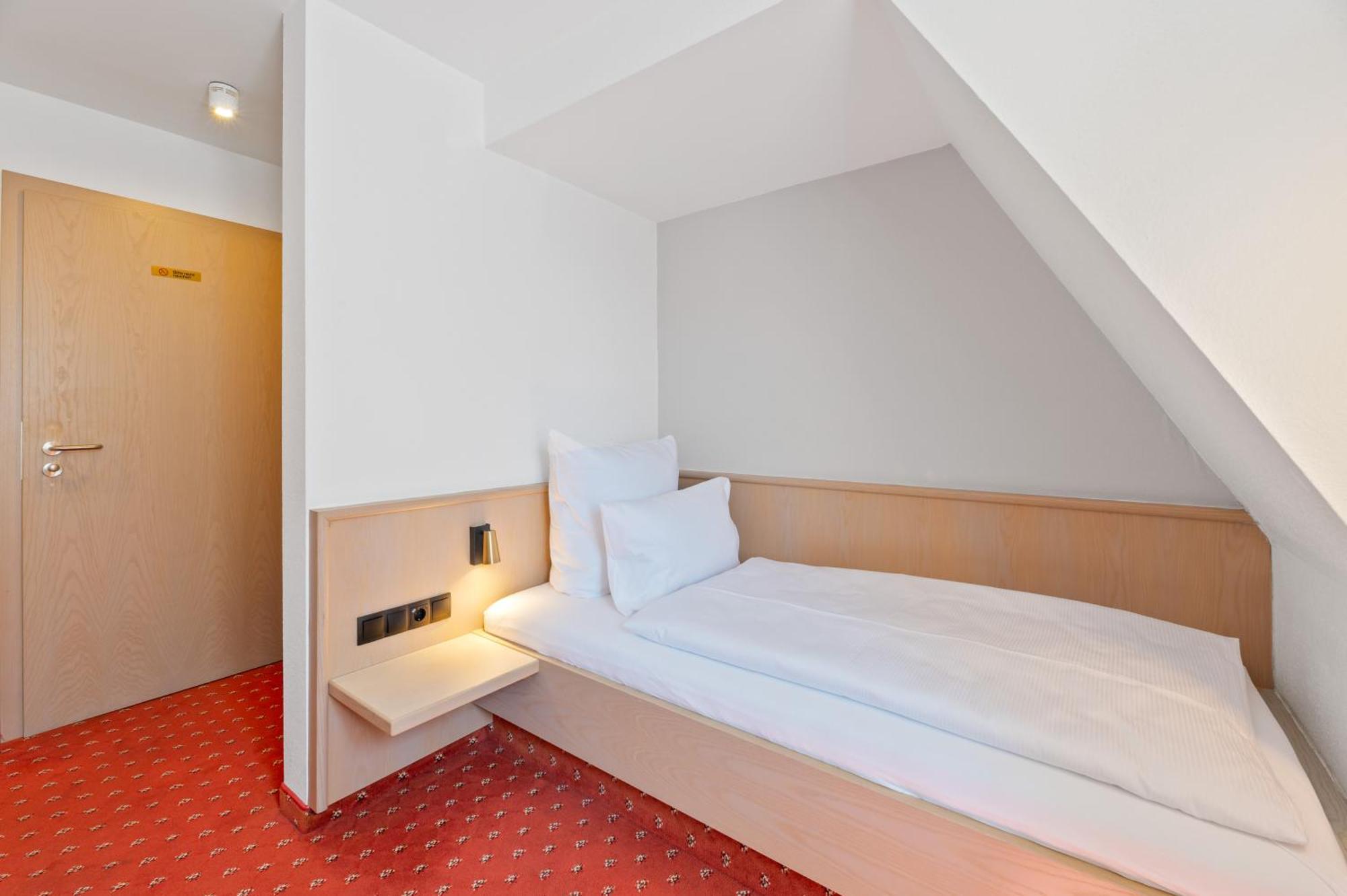 Steiners Hotel Airport-Messe Stuttgart Eksteriør billede